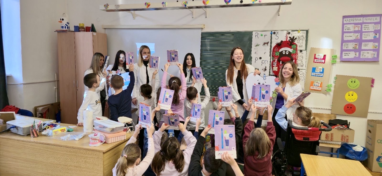 Zahvala tvrtkama Curaprox i Sensodyne na dentalnim materijalima u svrhu održavanja terenske nastave iz kolegija Dječja i preventivna dentalna medicina 2